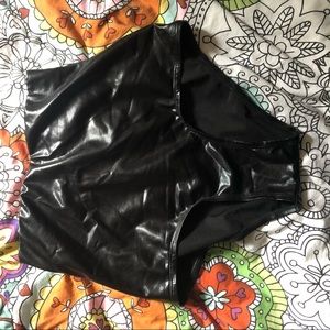 Shiny Black, High-waisted Booty Shorts